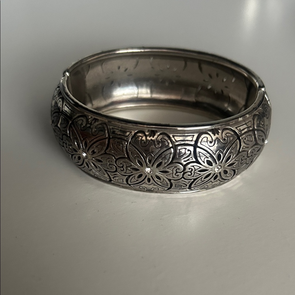 Elegant Silver Floral Bangle